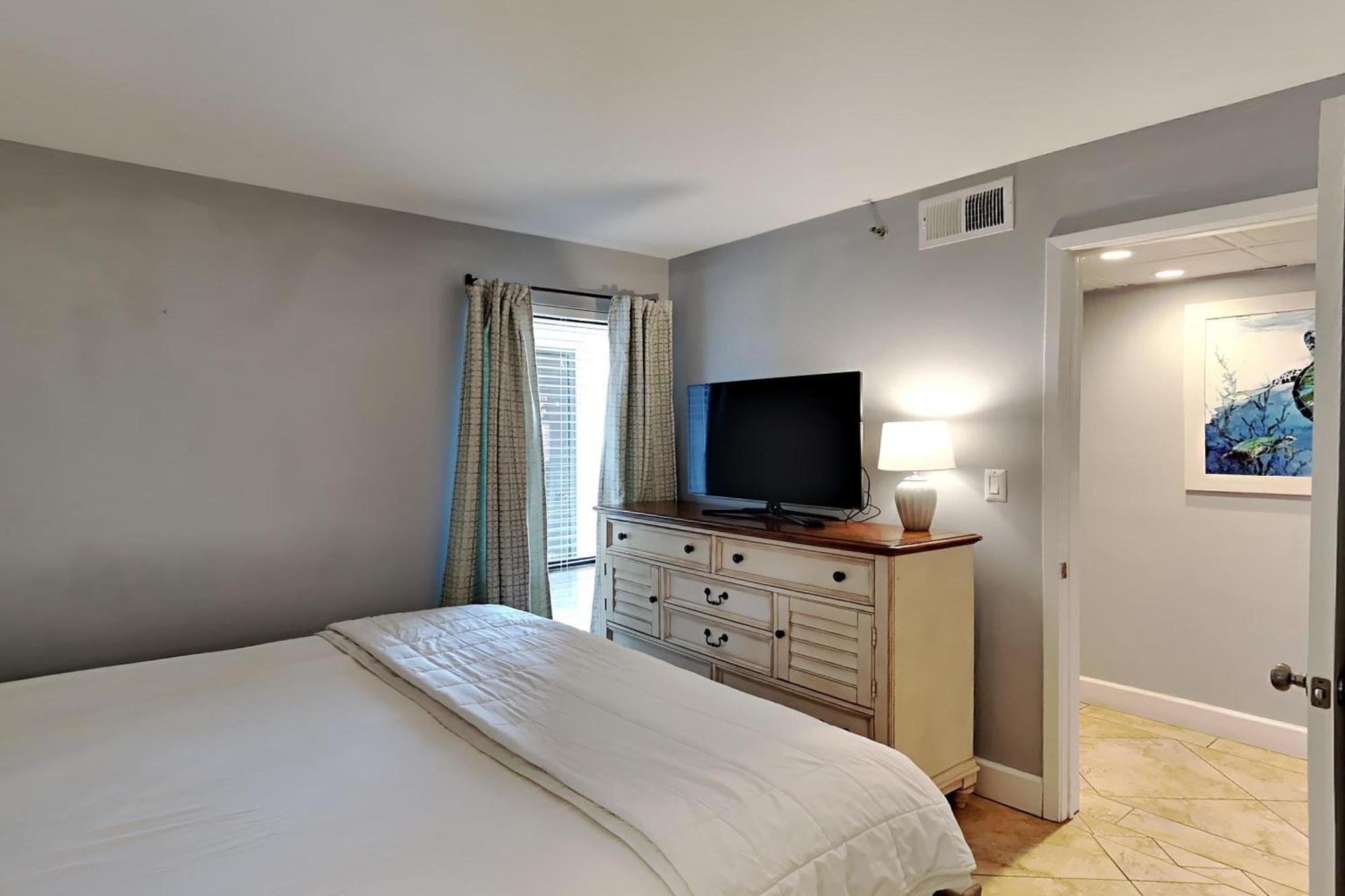 Edgewater Tower Iii 907 Apartment